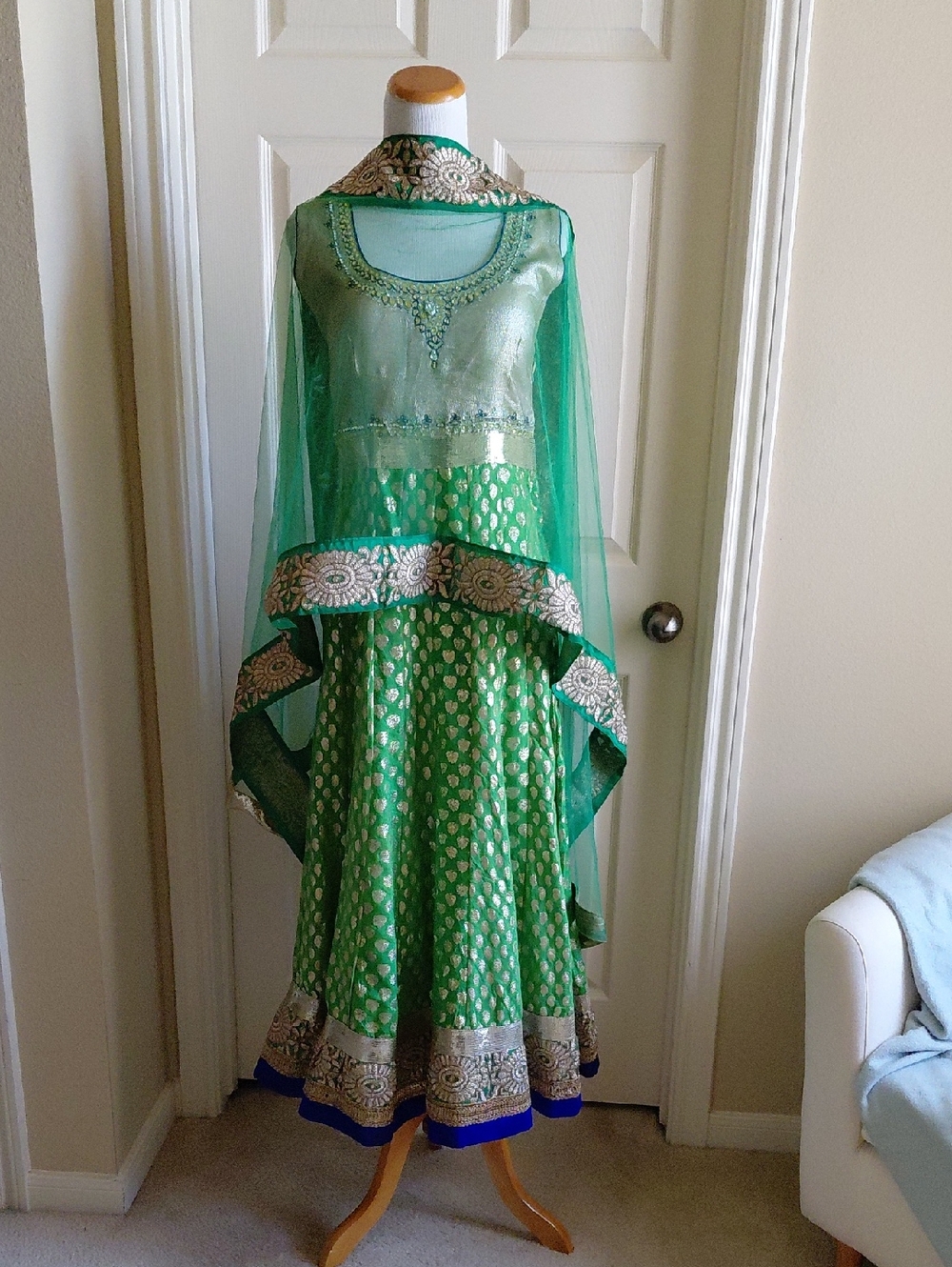 DESIGNER Anarkali Kundan STONE Embellished 3 Piece Dress Set XS/S 2 Jewelry Sets